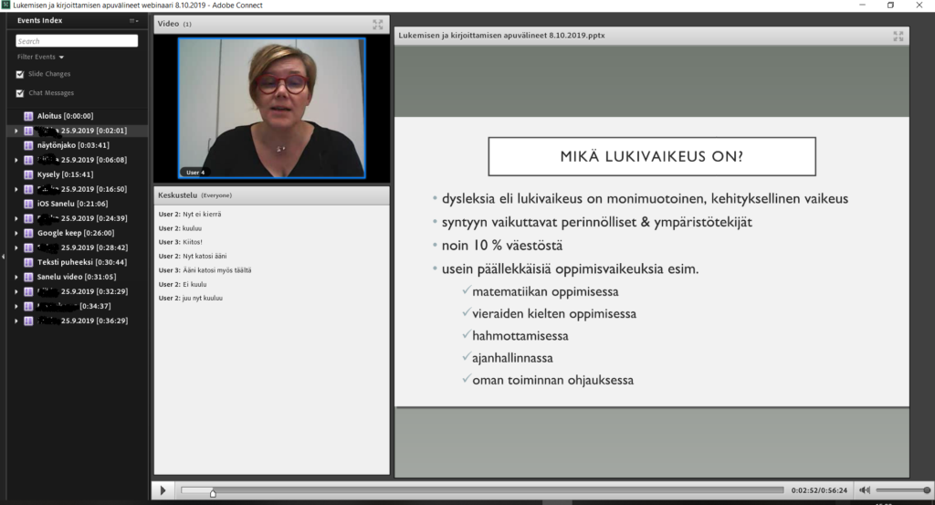 Ruutukaappaus Adobe Connect -ohjelman näkymästä. Näkyvillä on kolme ikkunaa: vasemmassa laidassa luettelo osanottajista, keskellä video esiintyjästä ja chat-ruutu. Oikeassa laidassa on ikkuna esitysdioille.